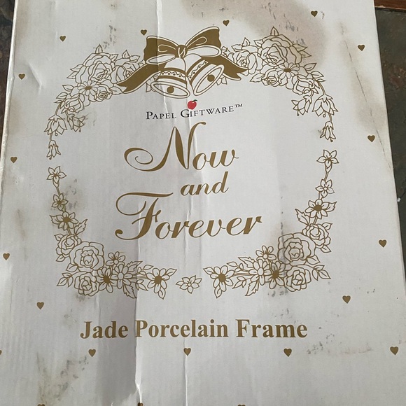 Cream Jade Porcelain Wedding Frame - Picture 6 of 7